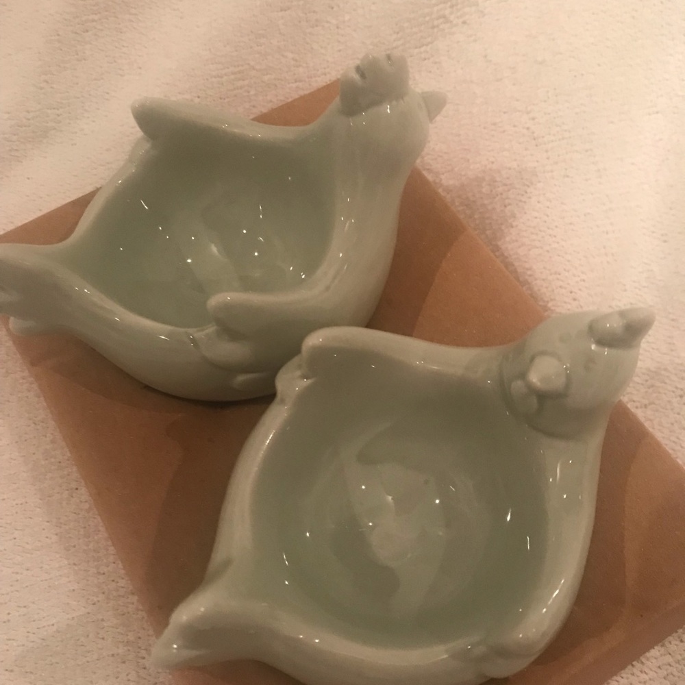 Set of 2 Ceramic Light Green Chicken or rooster or hen Egg Cups NEW
